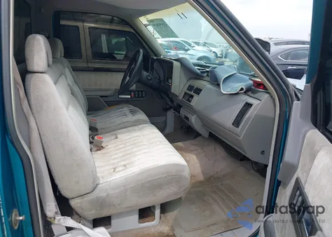 1993 Chevrolet Gmt-400 C1500 z USA, uszkodzony, nr VIN 1GCDC14K6PZ186112